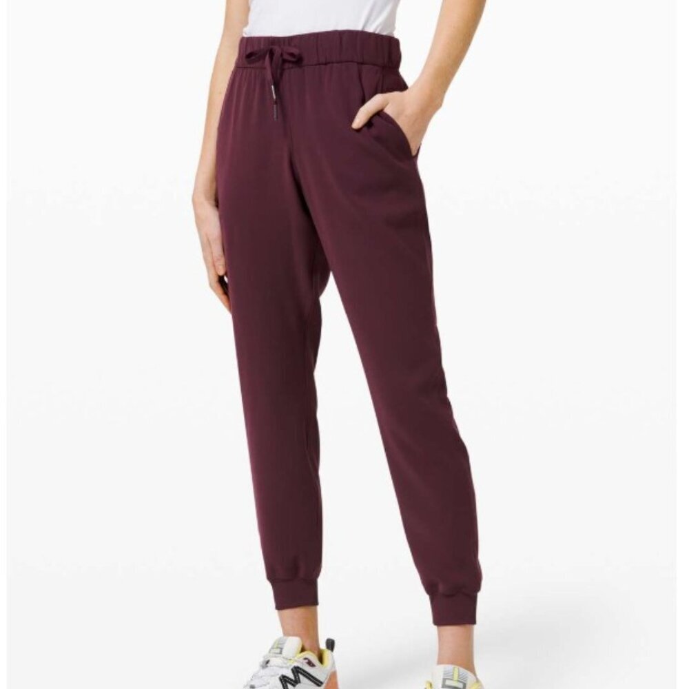 Lululemon On The Fly Jogger in Cassis Burgundy Travel Athleisure Sz 8